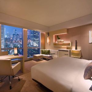Zimmer mit Kingsize-Bett